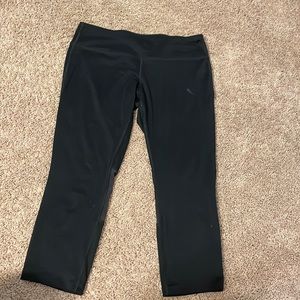 Black Nike crop leggings